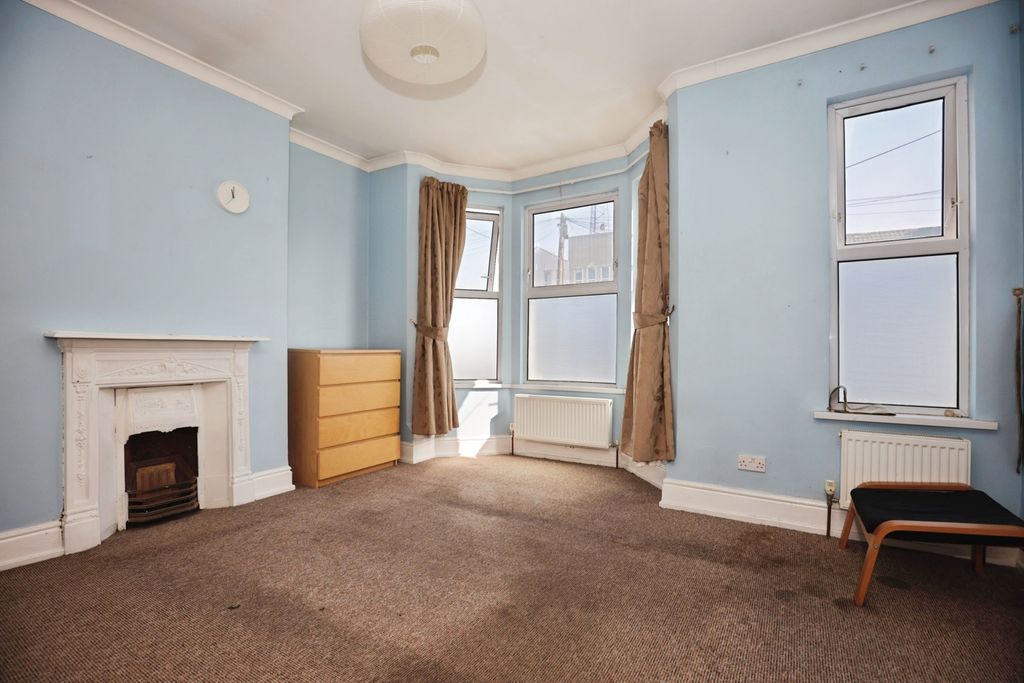 Property photo 3 of 17 Photo