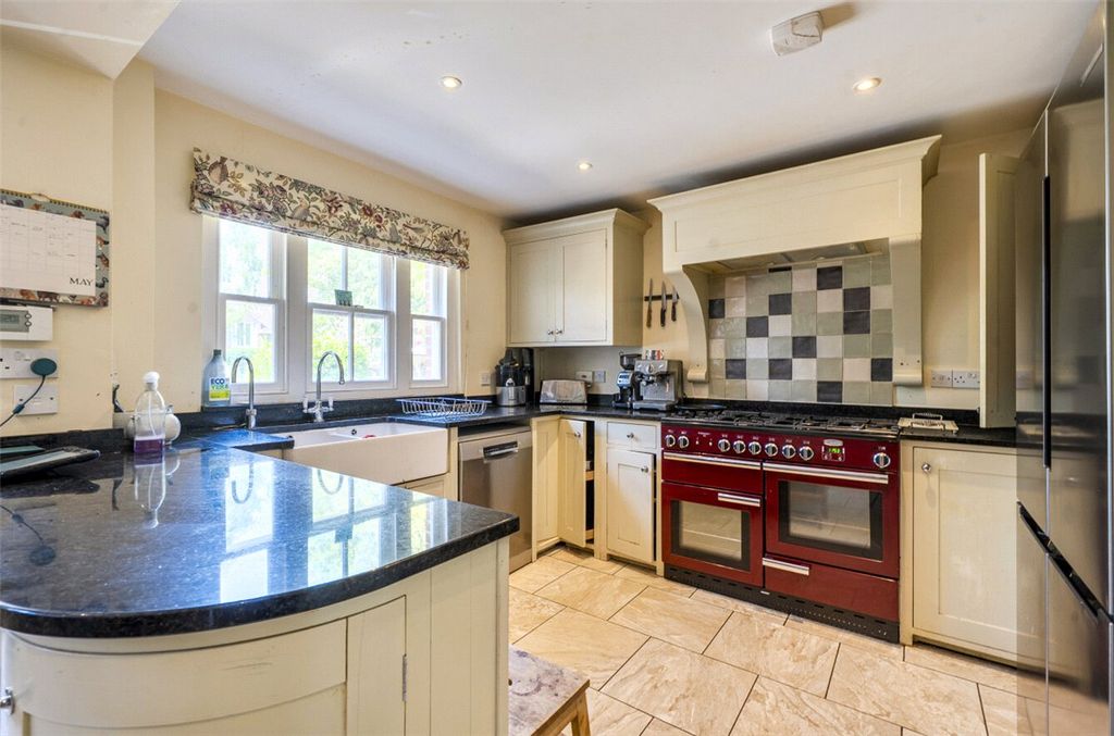 Property photo 3 of 18 Kitchen