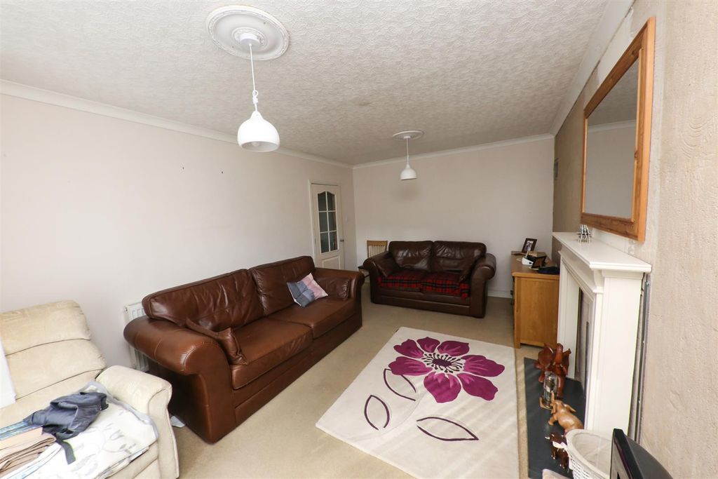 Property photo 2 of 12 Lounge