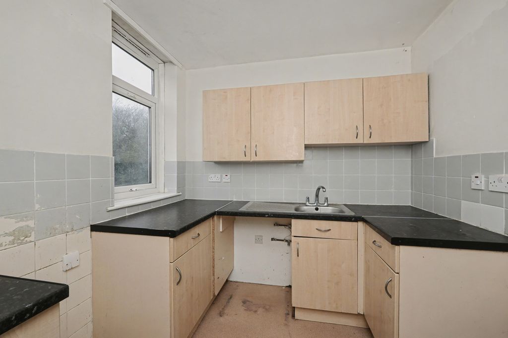 Property photo 2 of 13 12 Halstead Close, Headcorn Drive, Canterbury, Kent, Ct2 7Ud