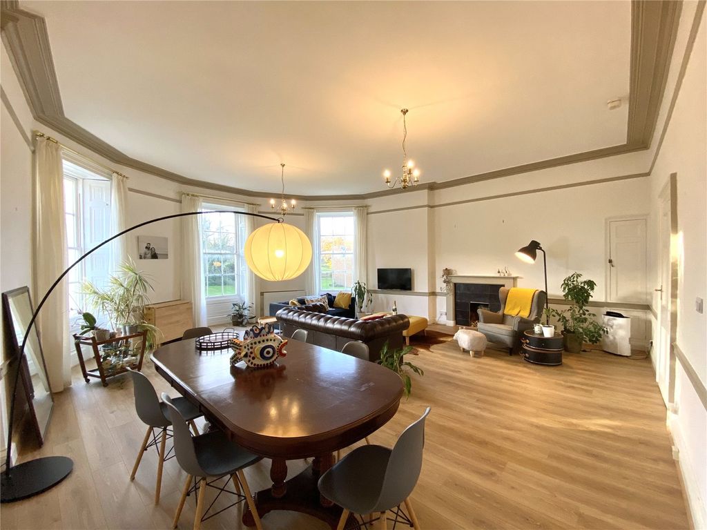 Property photo 2 of 22 Picture No. 17