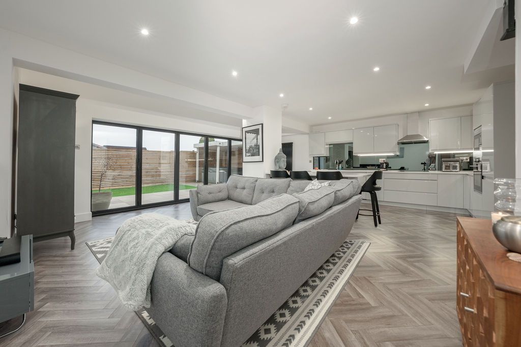 Property photo 2 of 39 Gallery