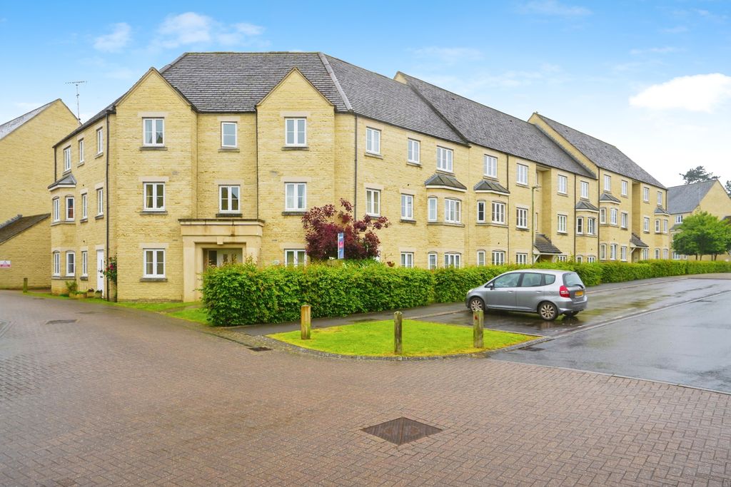 Property photo 1 of 11 Front