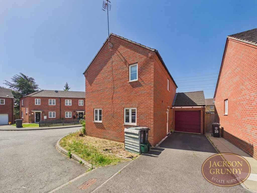 Property photo 2 of 20 Whitley Close