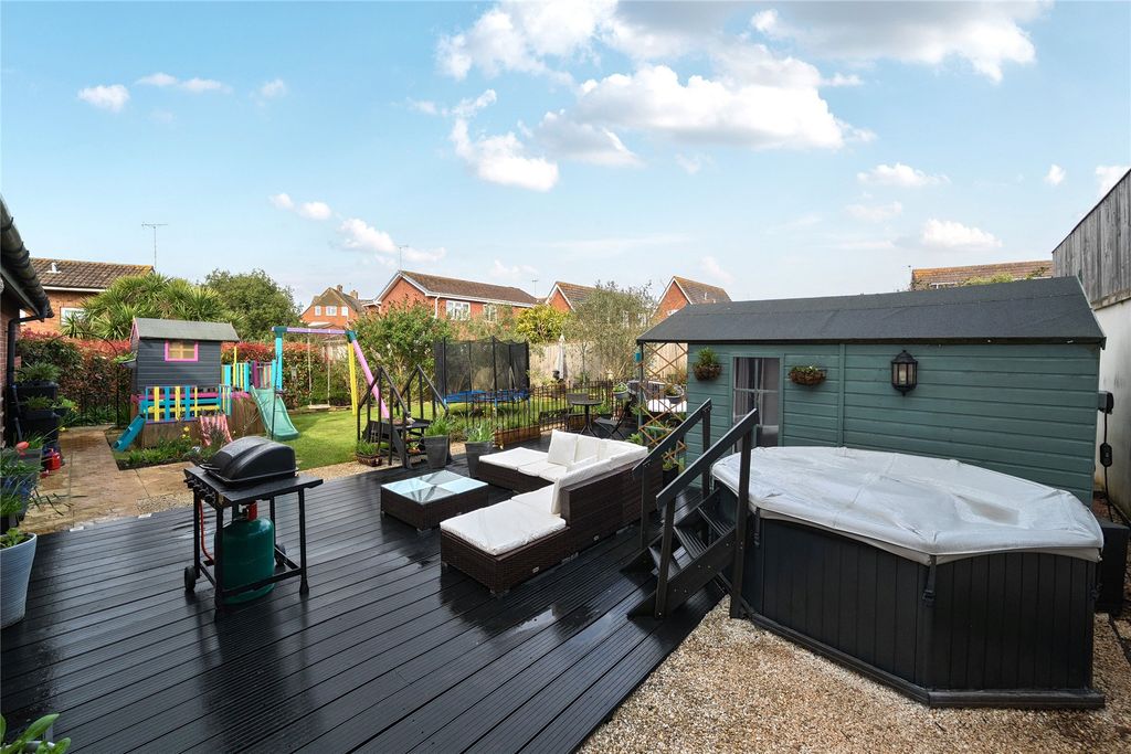 Property photo 2 of 17 Garden