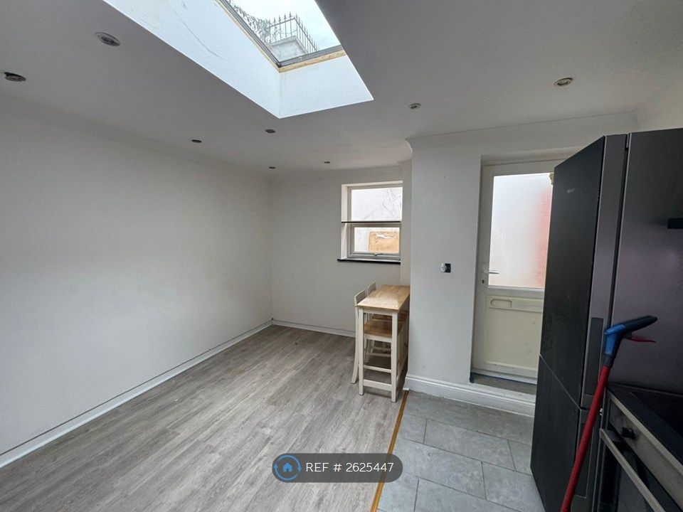 Property photo 1 of 4