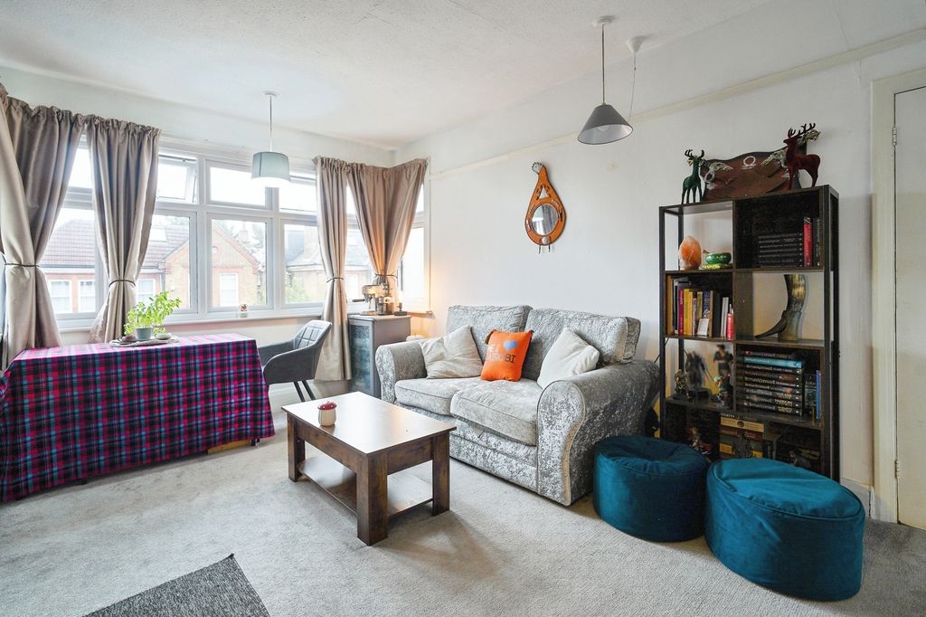 Property photo 3 of 17 Photo