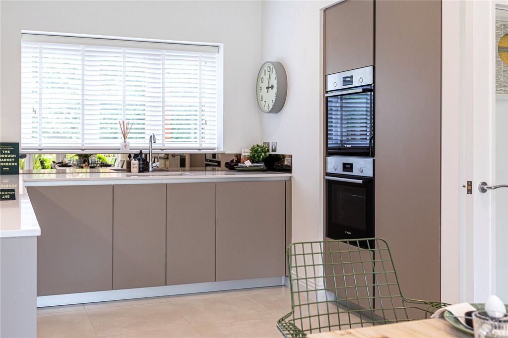 Property photo 2 of 10 Kitchen