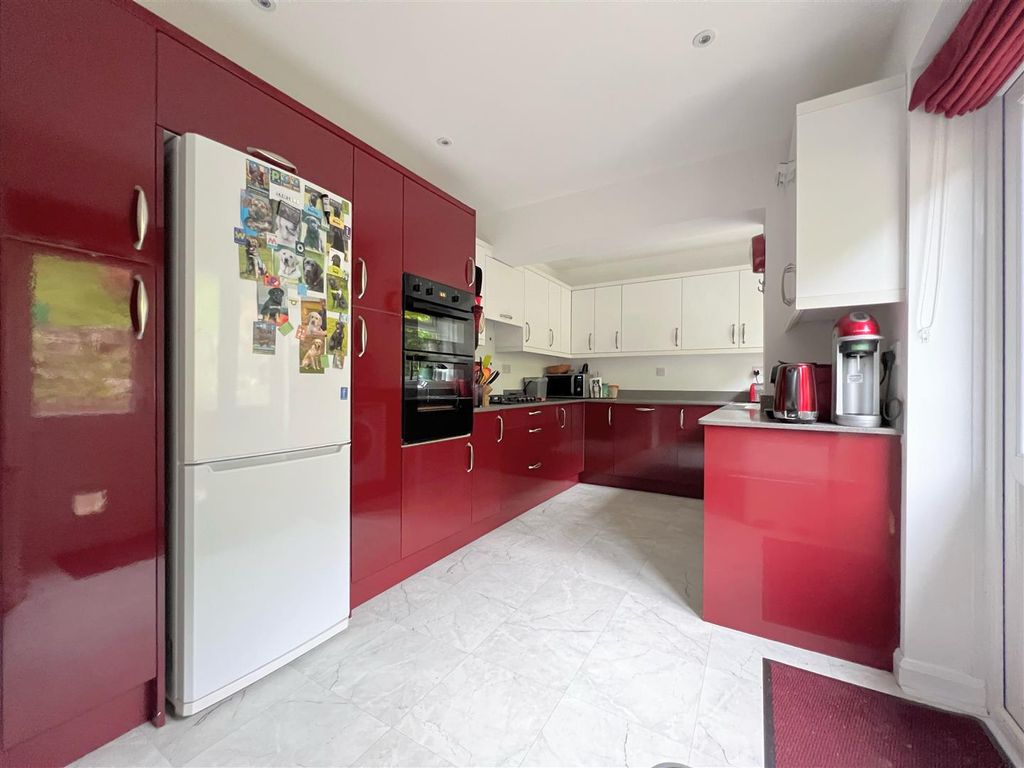 Property photo 2 of 28 Kitchen/Breakfast Room