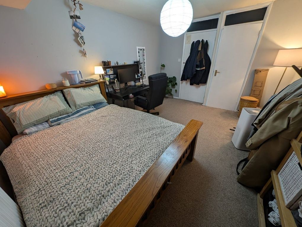 Property photo 2 of 11  Room 2- £900 Available From 01/03/2026