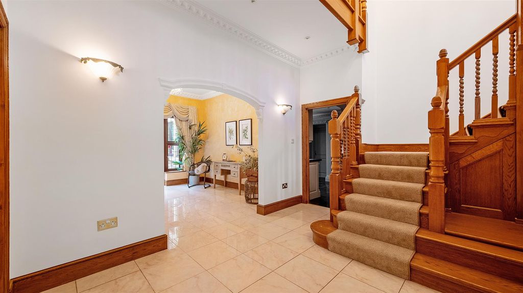 Property photo 3 of 41