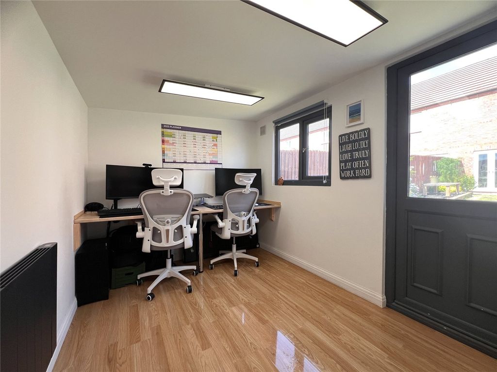 Property photo 2 of 11 Outbuilding