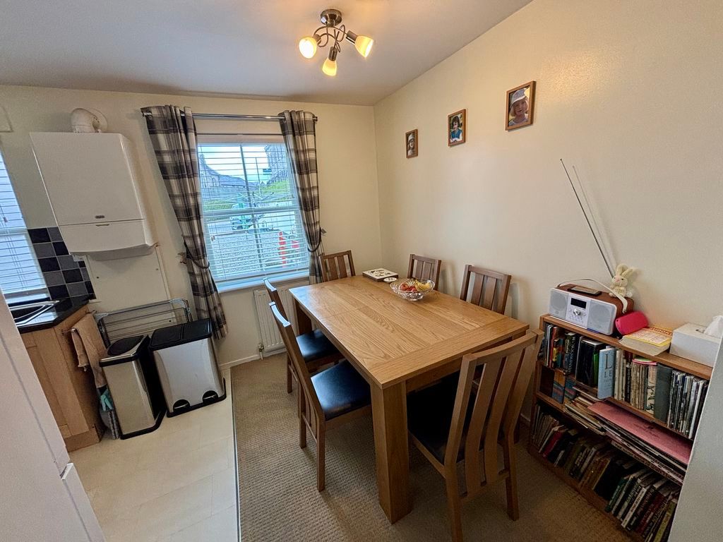 2 bed flat for saleRoyffe Way, Bodmin PL31 photo 4