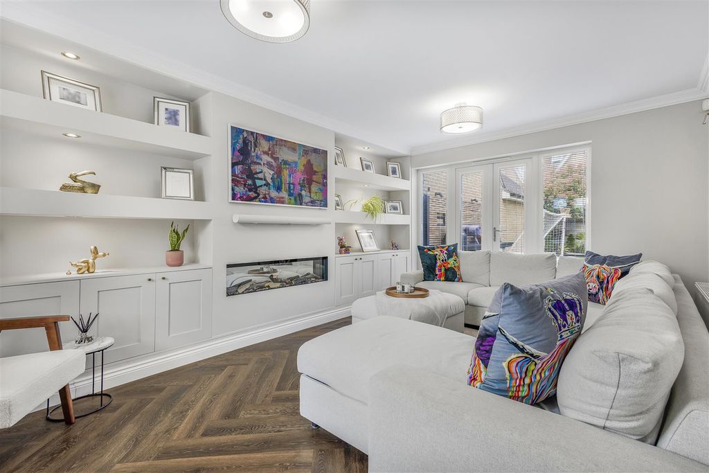 Property photo 3 of 28 Living Room