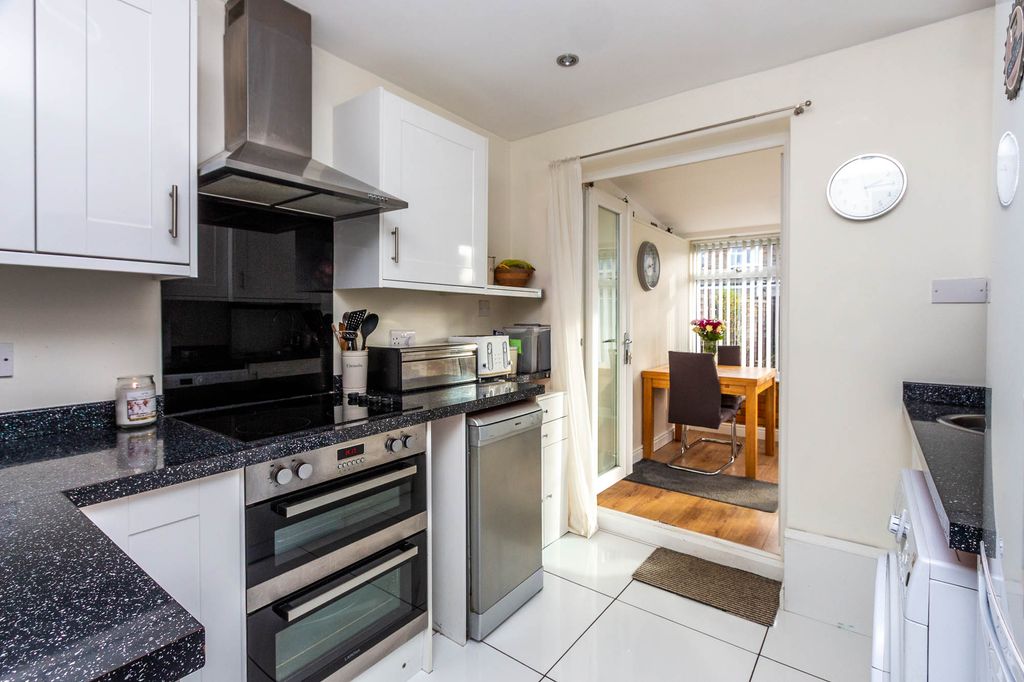 Property photo 2 of 11 Kitchen