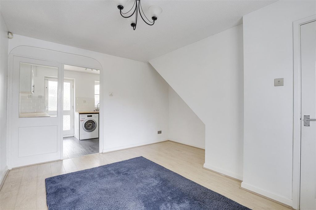 Property photo 3 of 13 9574.Jpg