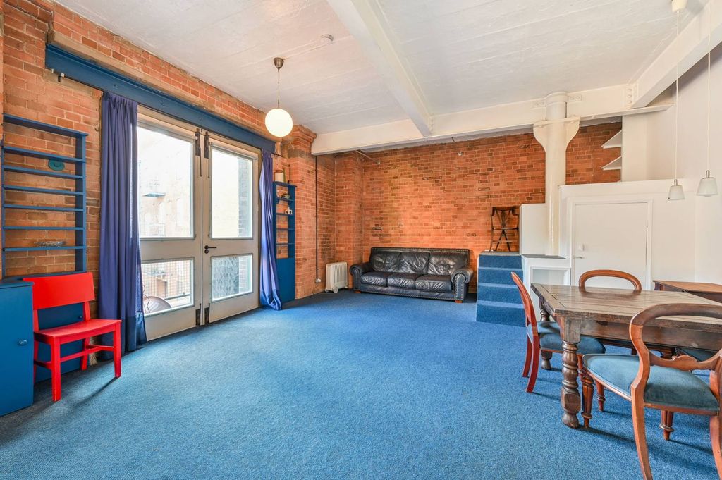 Property photo 2 of 8