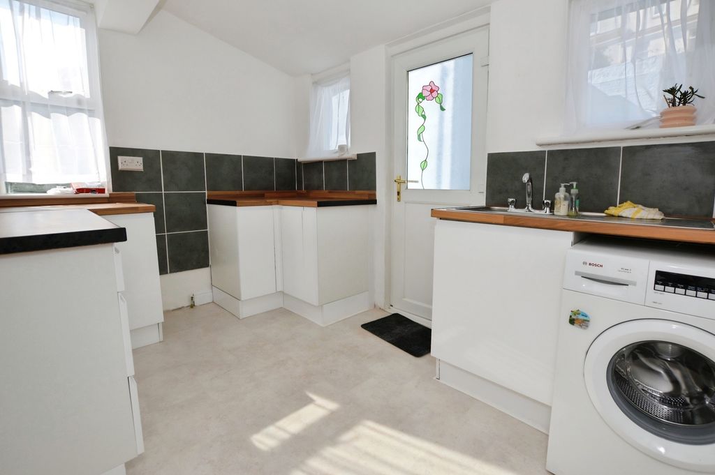 Property photo 2 of 11 2 - Pbox-Img.Jpg
