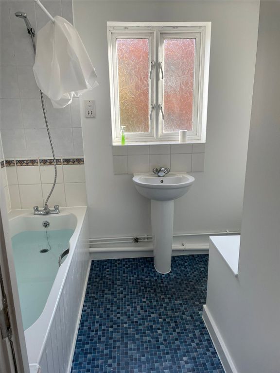 Property photo 2 of 9 Bathroom