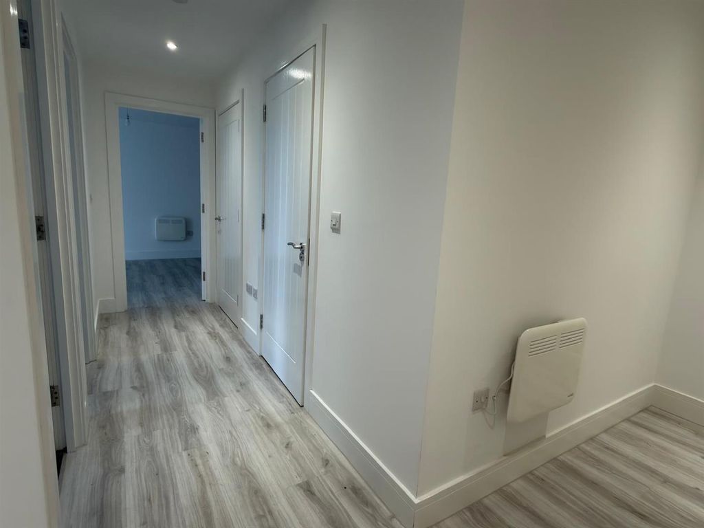 Property photo 2 of 12 Hallway