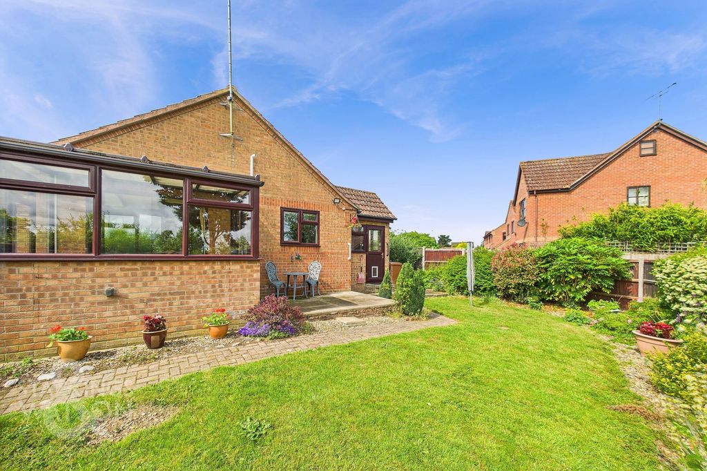 Property photo 1 of 28