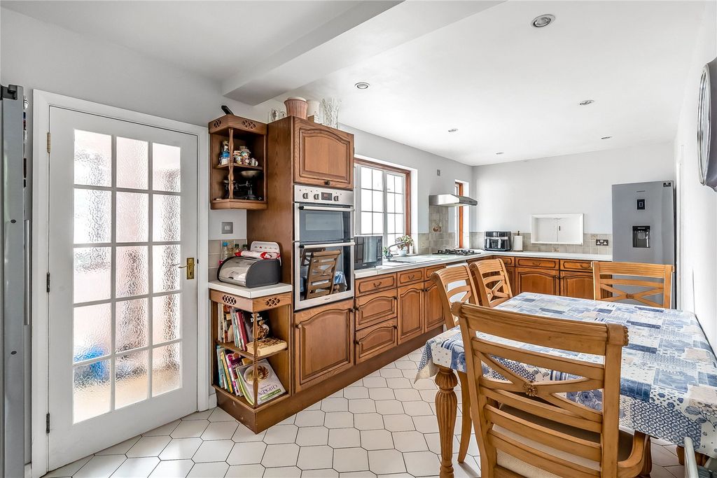 Property photo 2 of 19 Picture No. 11