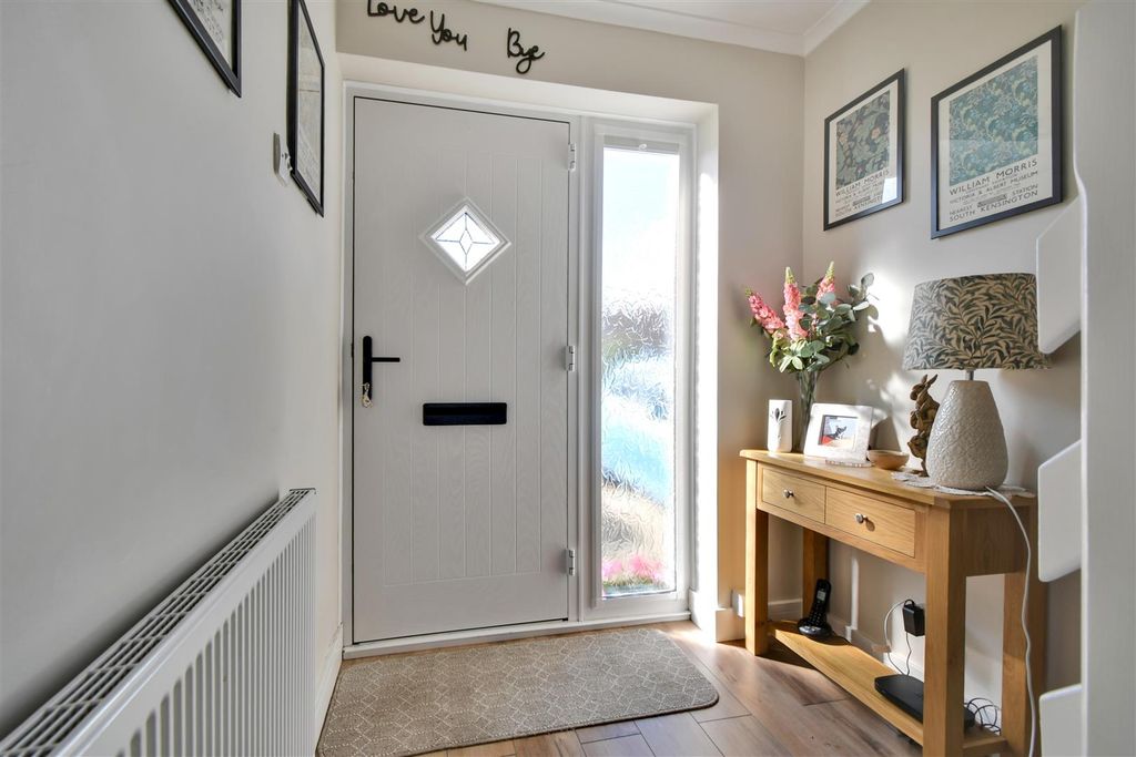 Property photo 3 of 19 Entrance Hallway