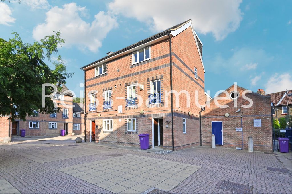 Property photo 2 of 52