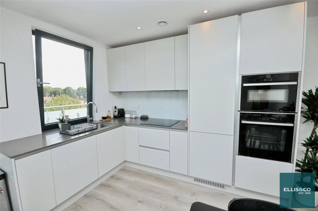 Property photo 2 of 14 Picture No. 29