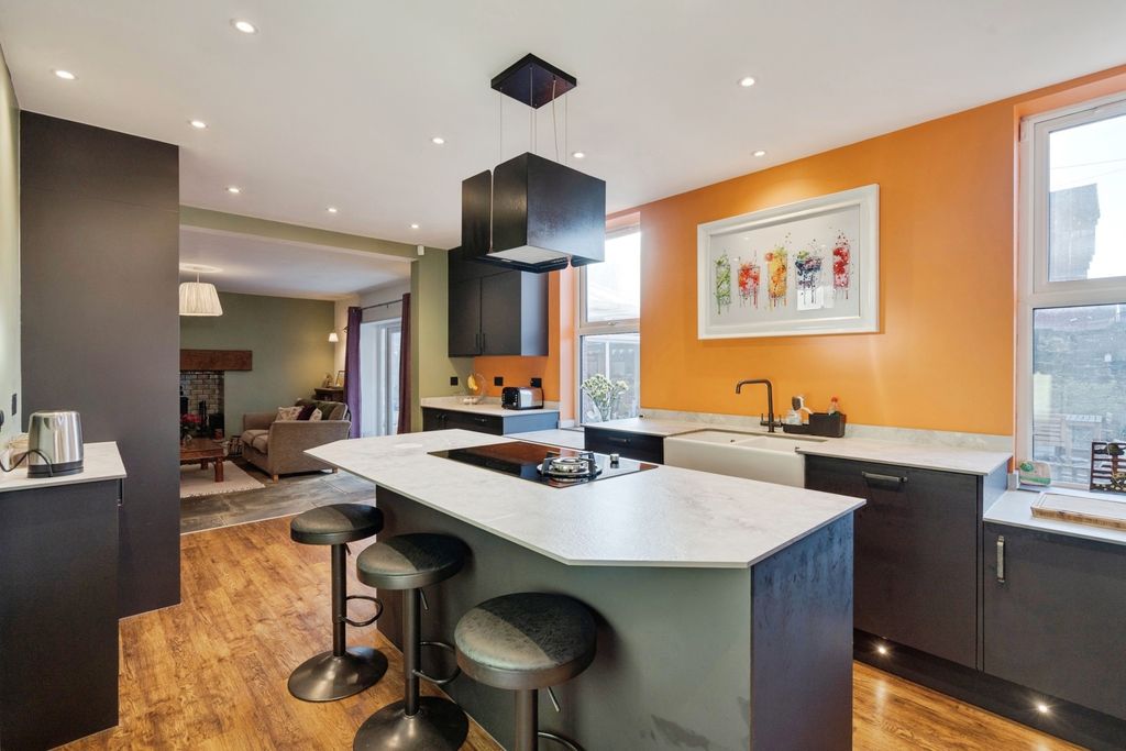 Property photo 2 of 39 Pbox-Img.Jpg