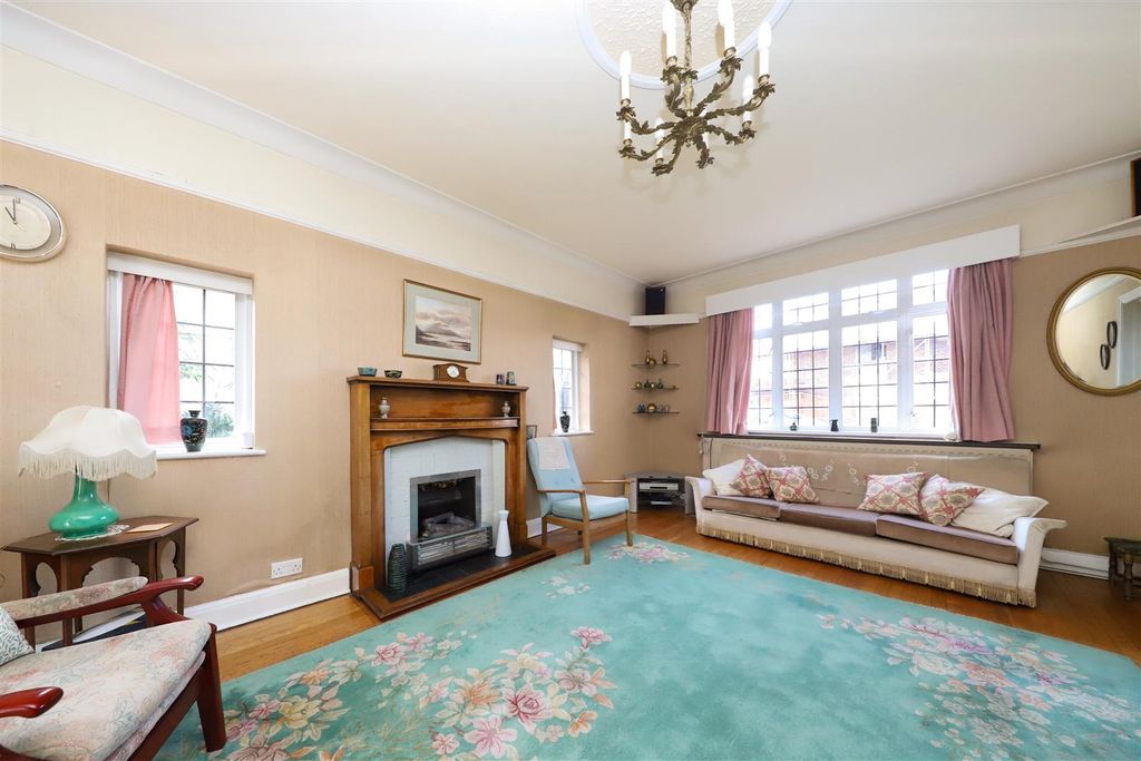 Property photo 3 of 16