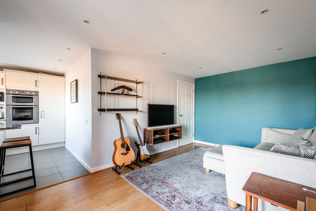 Property photo 3 of 11 3
