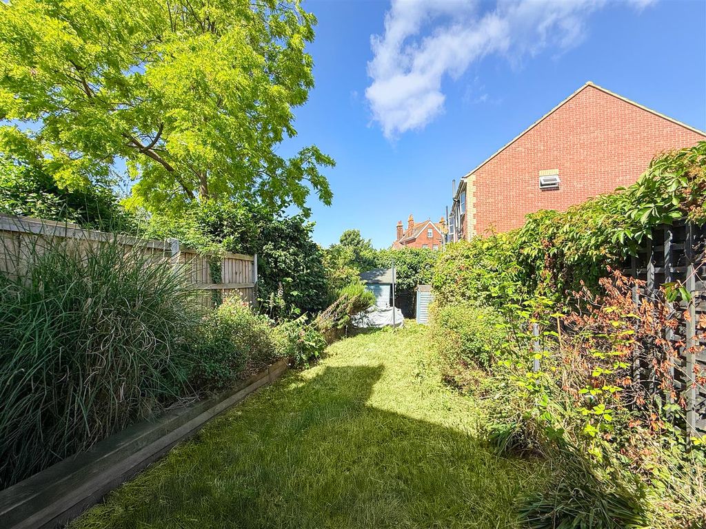 Property photo 2 of 13 Garden