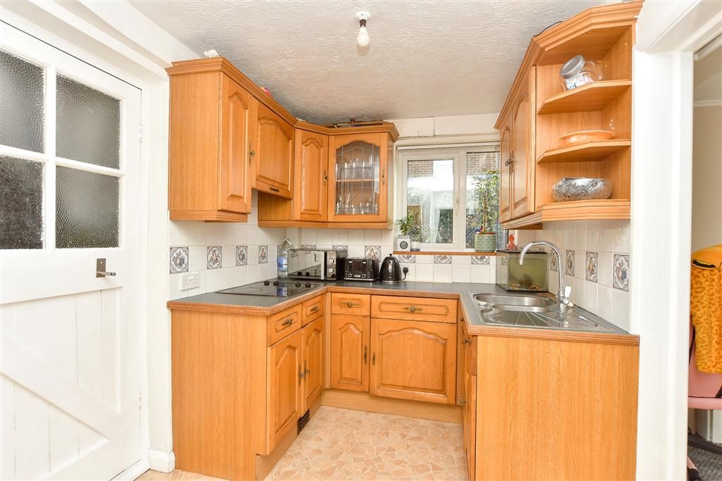 Property photo 3 of 12 Kitchen