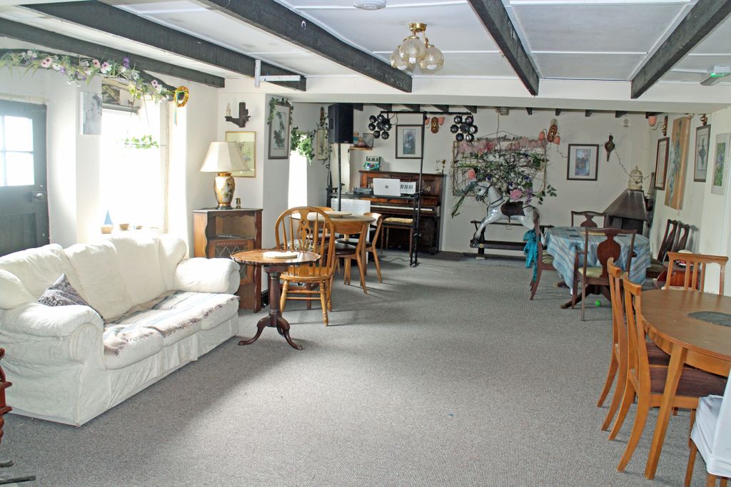 Property photo 3 of 8