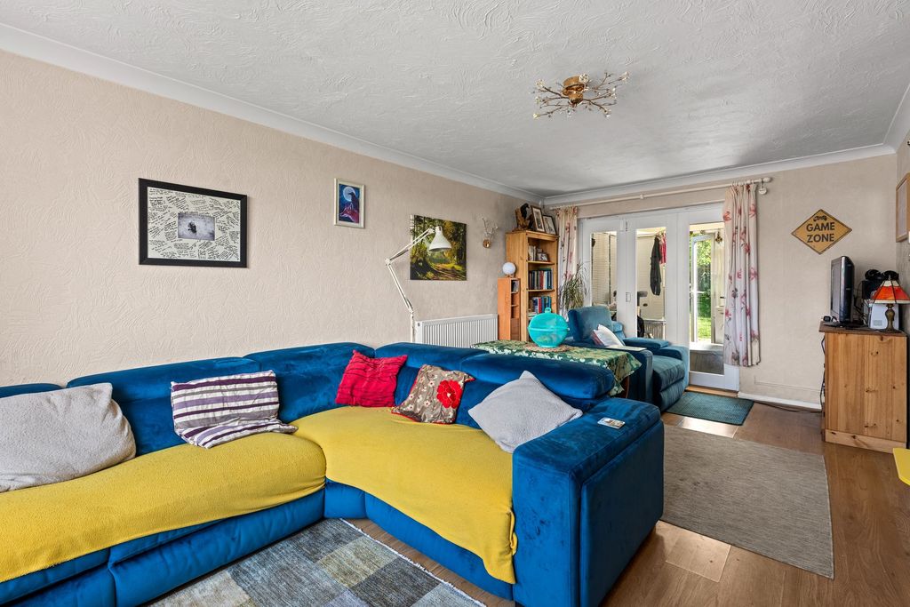 Property photo 3 of 27