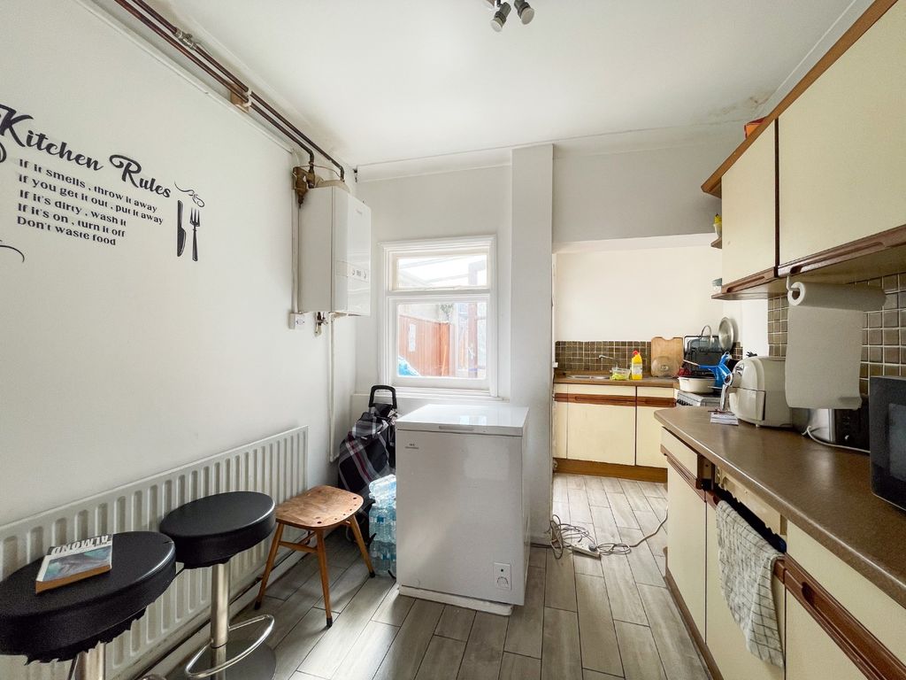 Property photo 3 of 16 4363022
