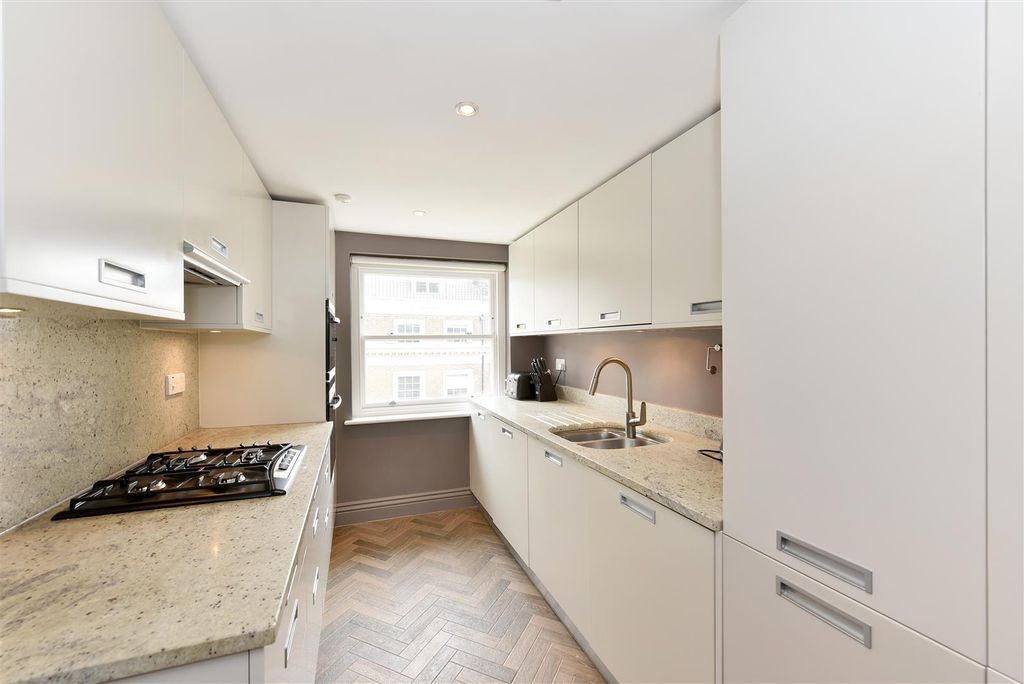 Property photo 3 of 17 Flat K Erskine House (1).Jpg