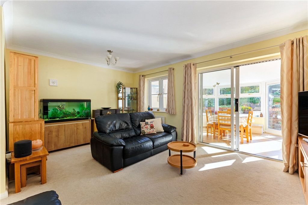 Property photo 3 of 23 Sitting Room