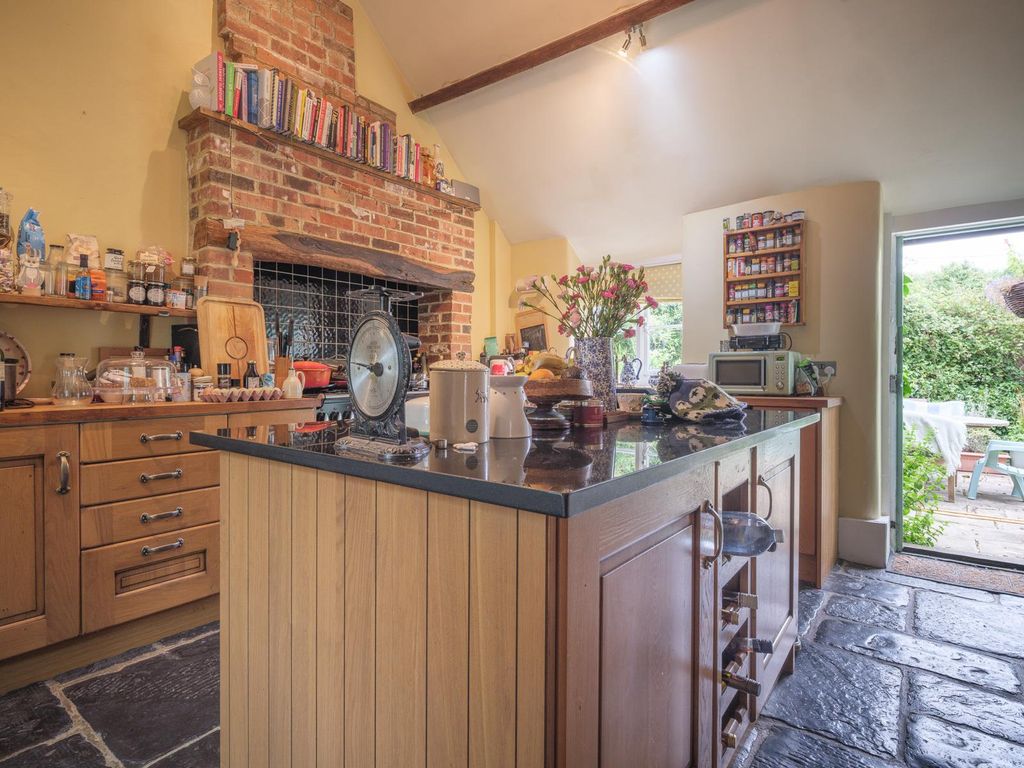 Property photo 3 of 19 Image