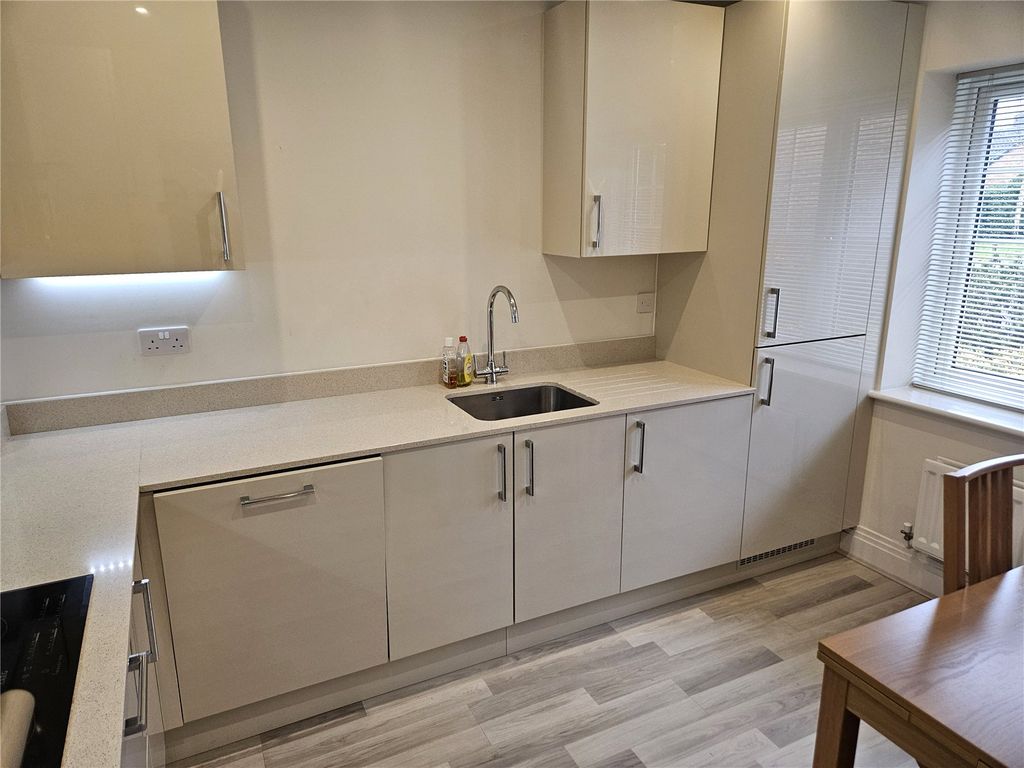 Property photo 2 of 15 Kitchen/Breakfast