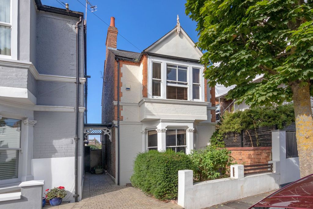 Property photo 1 of 2