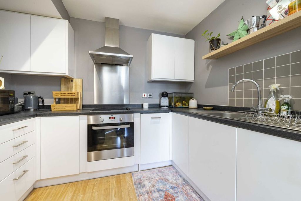 Property photo 3 of 5