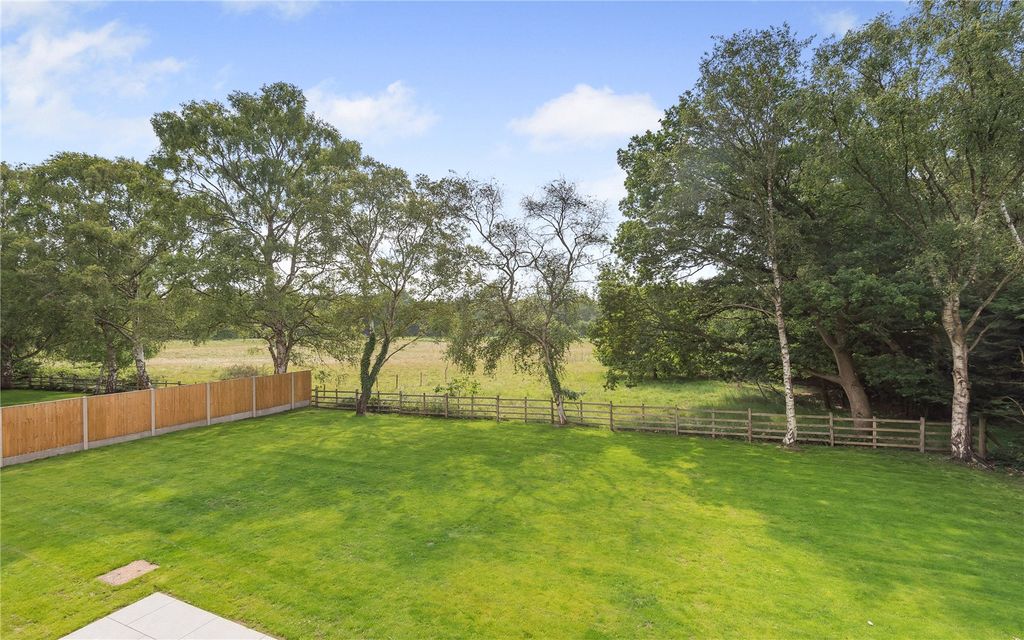 Property photo 2 of 19 Garden