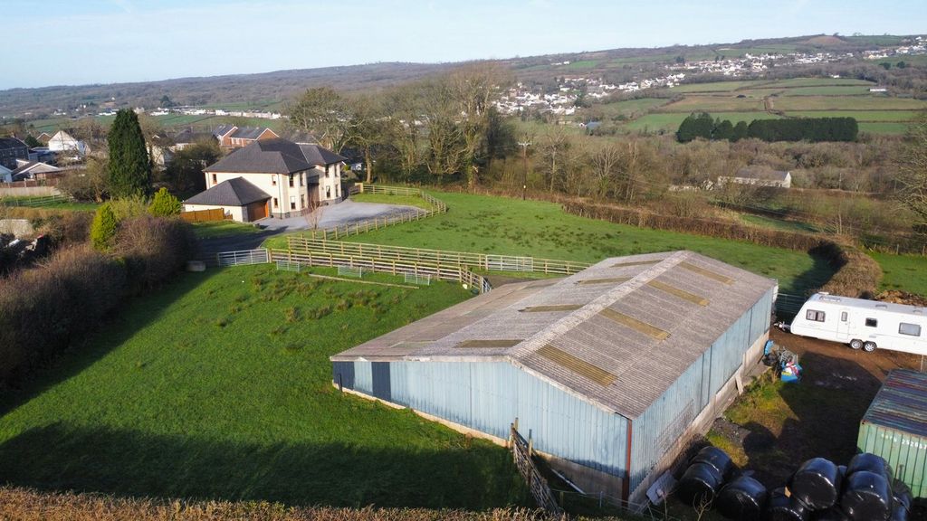 Property photo 2 of 28