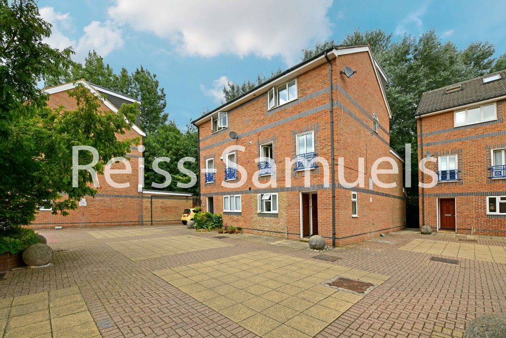 Property photo 2 of 46