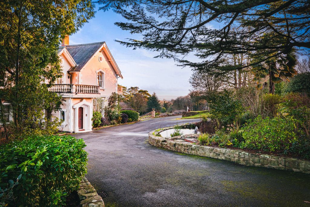 Property photo 3 of 40