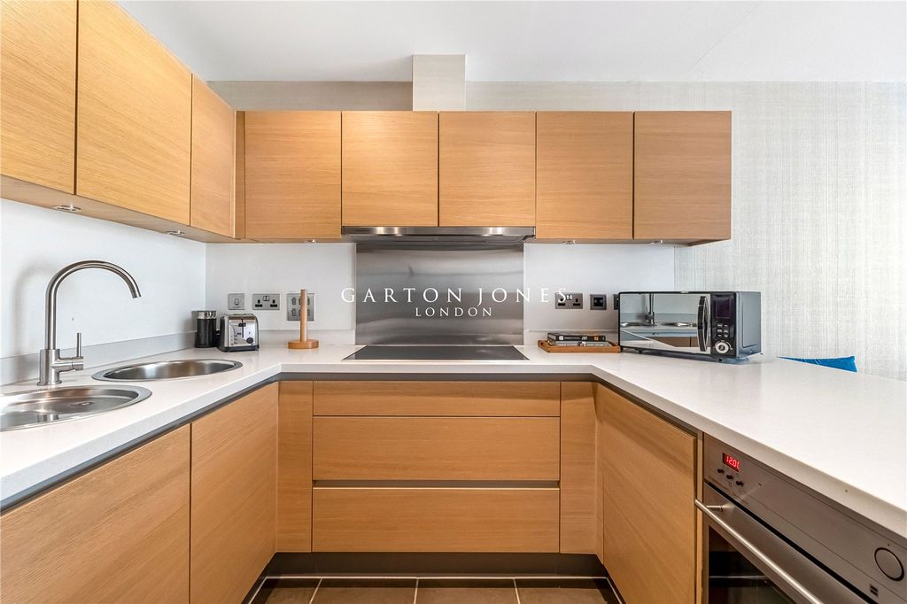 Property photo 2 of 14 Kitchen