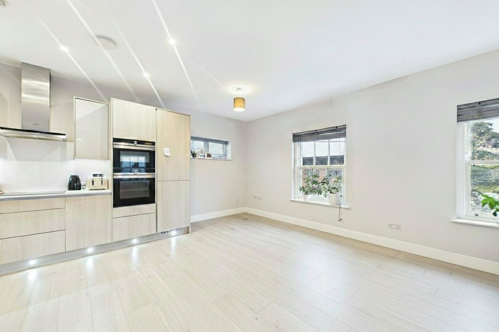 Property photo 3 of 11 Picture No. 27