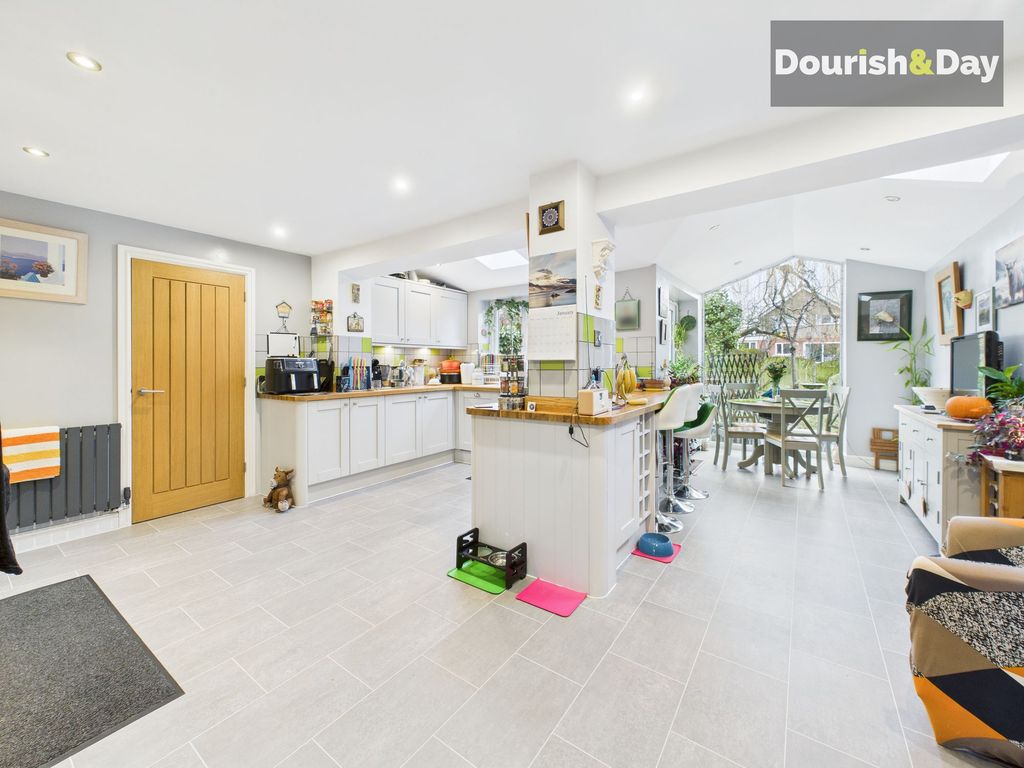 Property photo 3 of 27